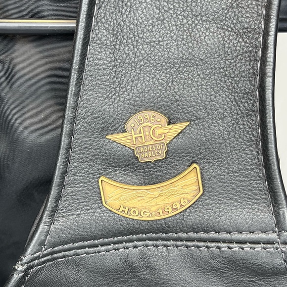 Vintage Harley Davidson 1996 Black Leather Vest Pins Biker Women’s Size M USA - Picture 5 of 8